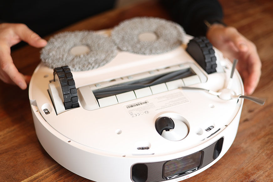 Нижняя сторона Dreame L10s Ultra крупным планом. 